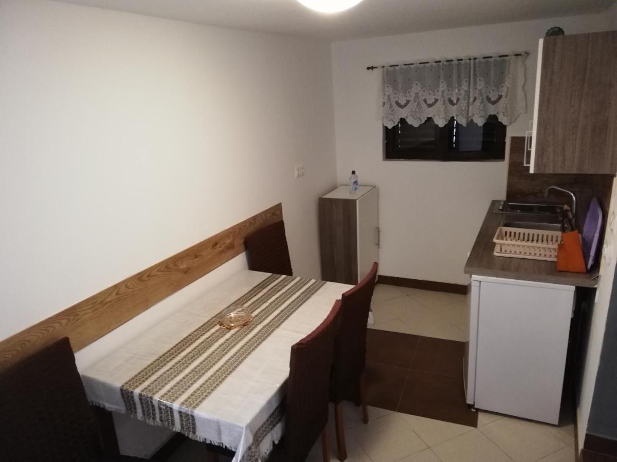 Apartman Cvita Tkon Exterior photo