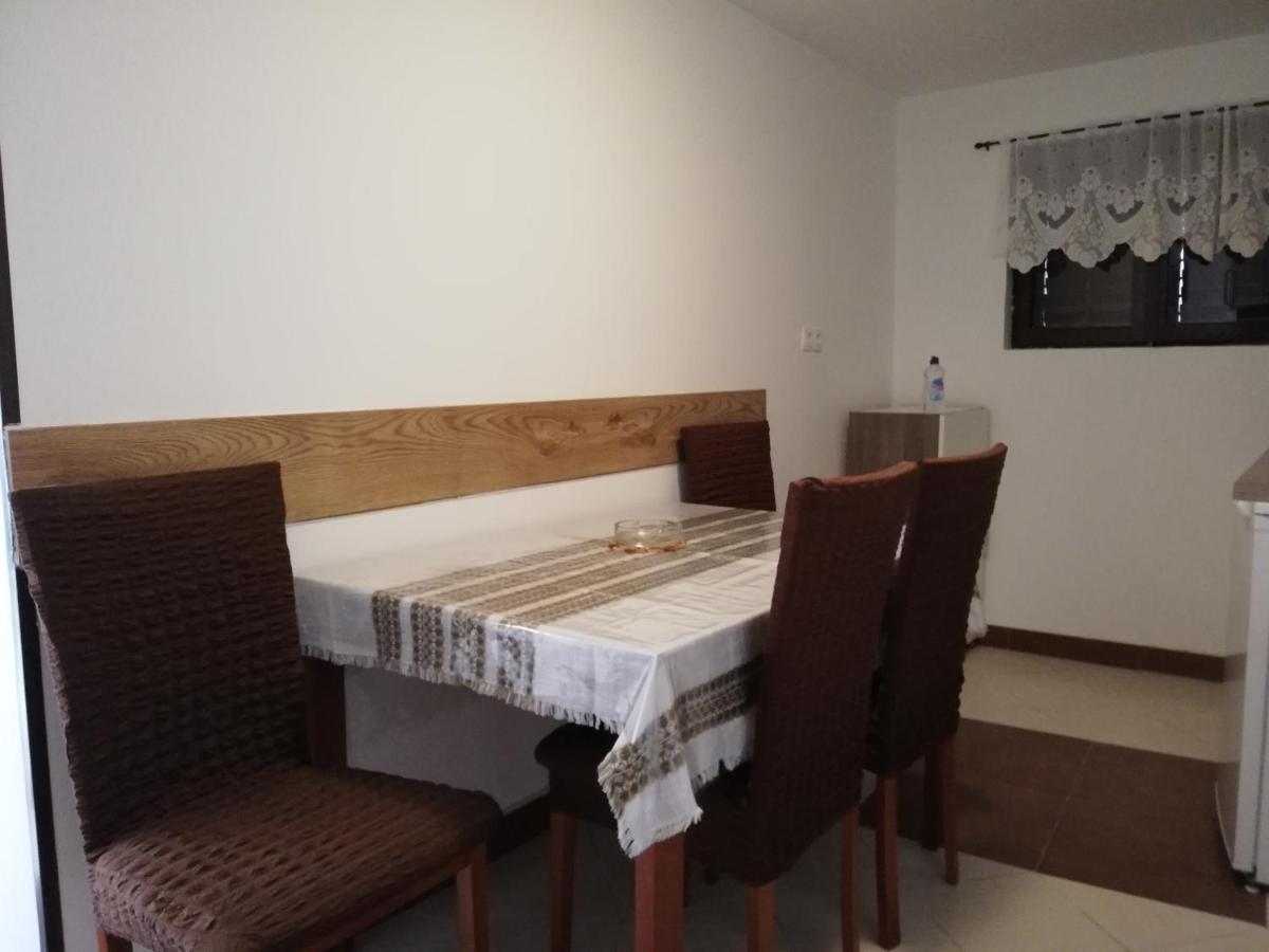 Apartman Cvita Tkon Exterior photo