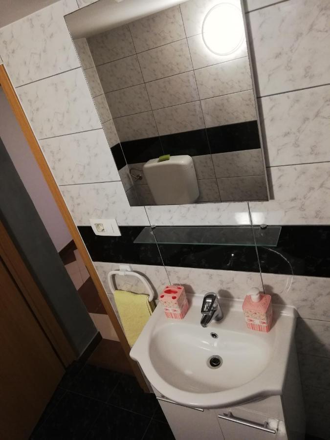 Apartman Cvita Tkon Exterior photo